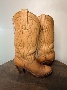 Vintage Frye Honey Tan Leather Western Heeled Boots Size 6.5